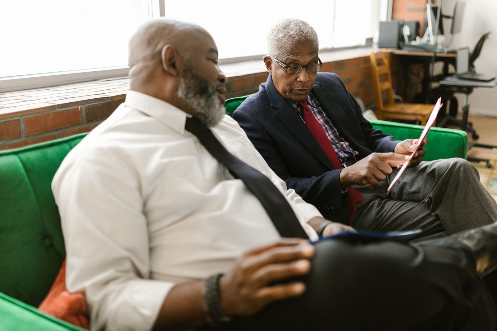 Senior discussing final expense planning with an advisor in Georgia